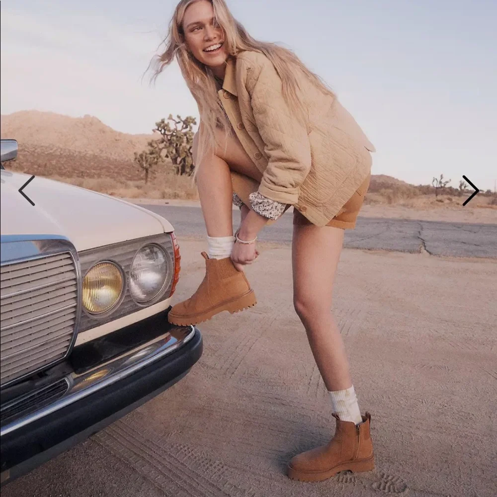 Madewell pull on Chelsea boot in suede - Picture 2 of 10